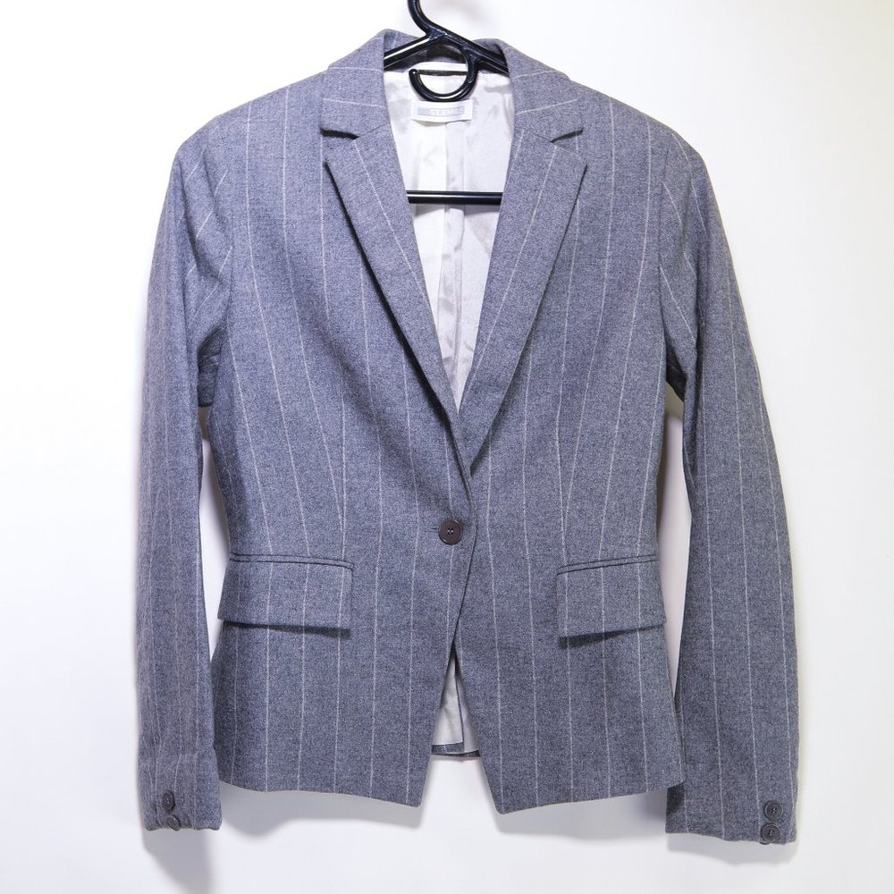 Beautiful ST. EMILE  gray striped blazer in EUC!